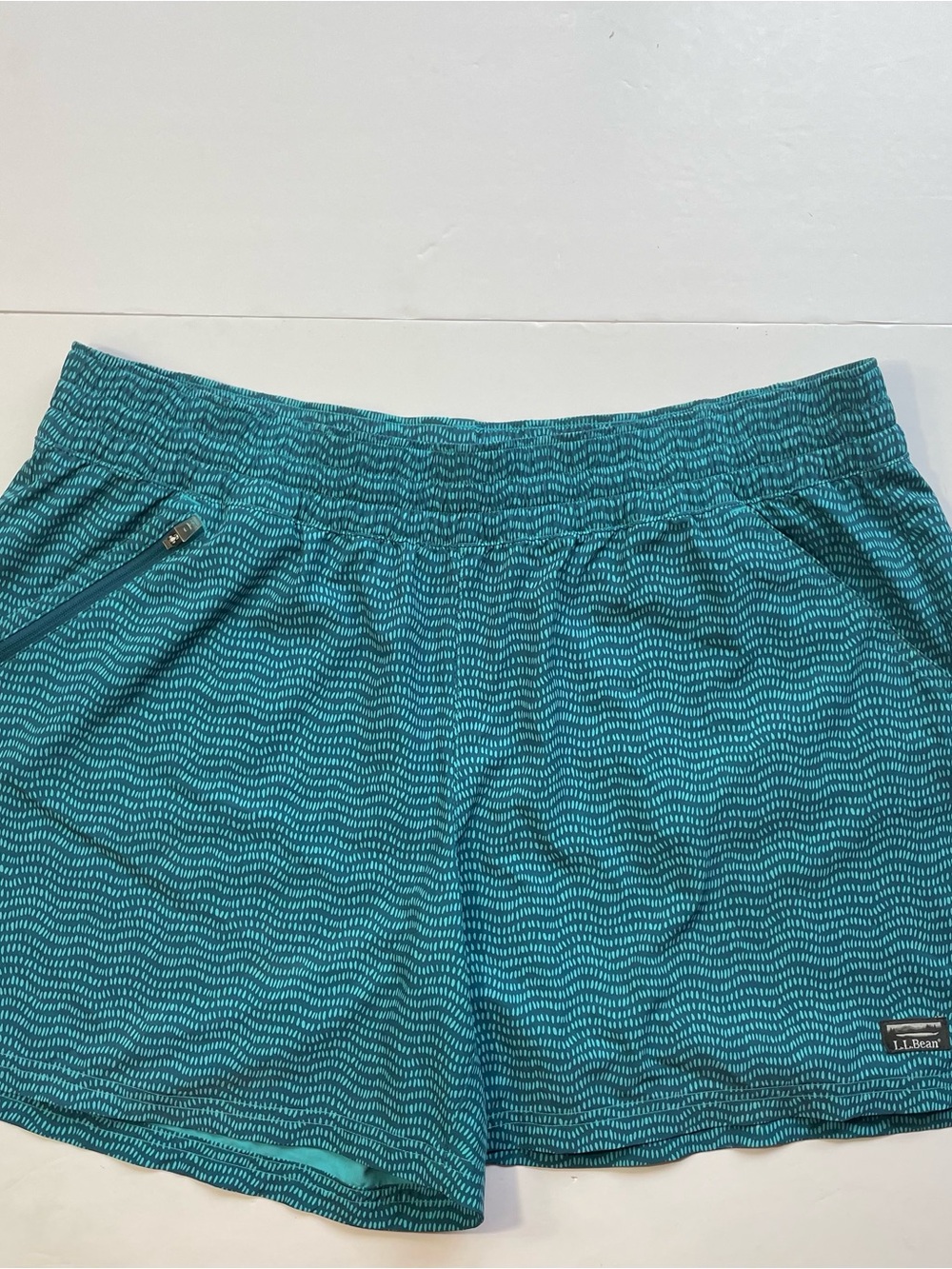 L.L.Bean Venture Stretch Hiking Athletic Shorts Wavy Dot Teal Misses Large